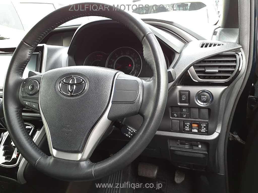 TOYOTA VOXY 2018 Image 7