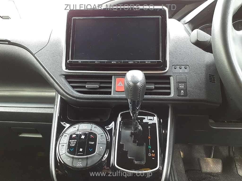 TOYOTA VOXY 2018 Image 10