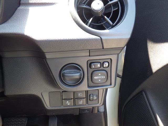 TOYOTA COROLLA FIELDER 2017 Image 19