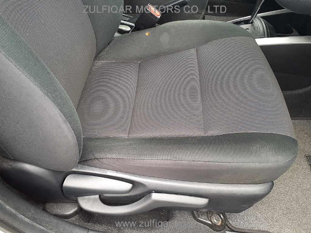 TOYOTA COROLLA FIELDER 2017 Image 8