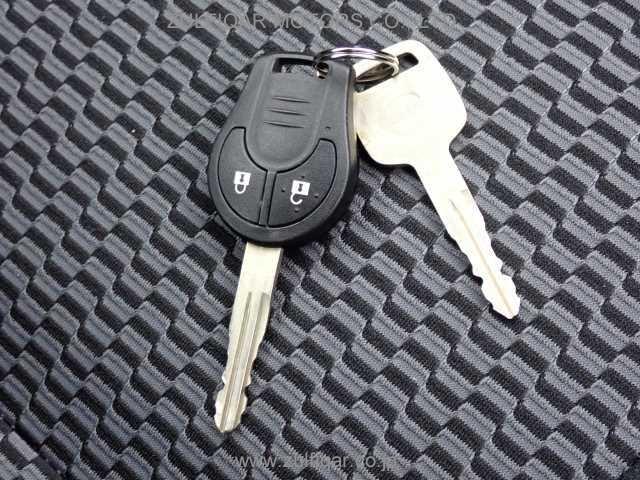 NISSAN MARCH 2017 Image 9