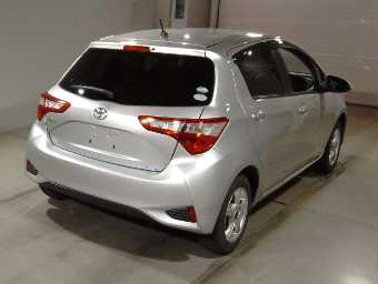 TOYOTA VITZ 2017 Image 2