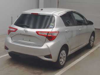 TOYOTA VITZ 2017 Image 2