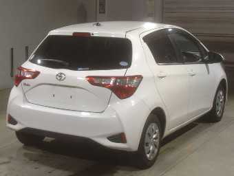 TOYOTA VITZ 2017 Image 2