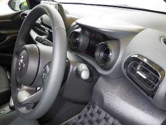 TOYOTA YARIS 2021 Image 7