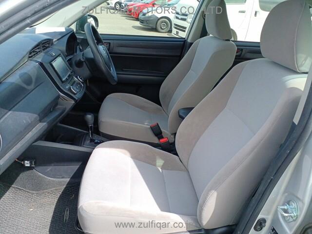 TOYOTA COROLLA AXIO 2015 Image 11