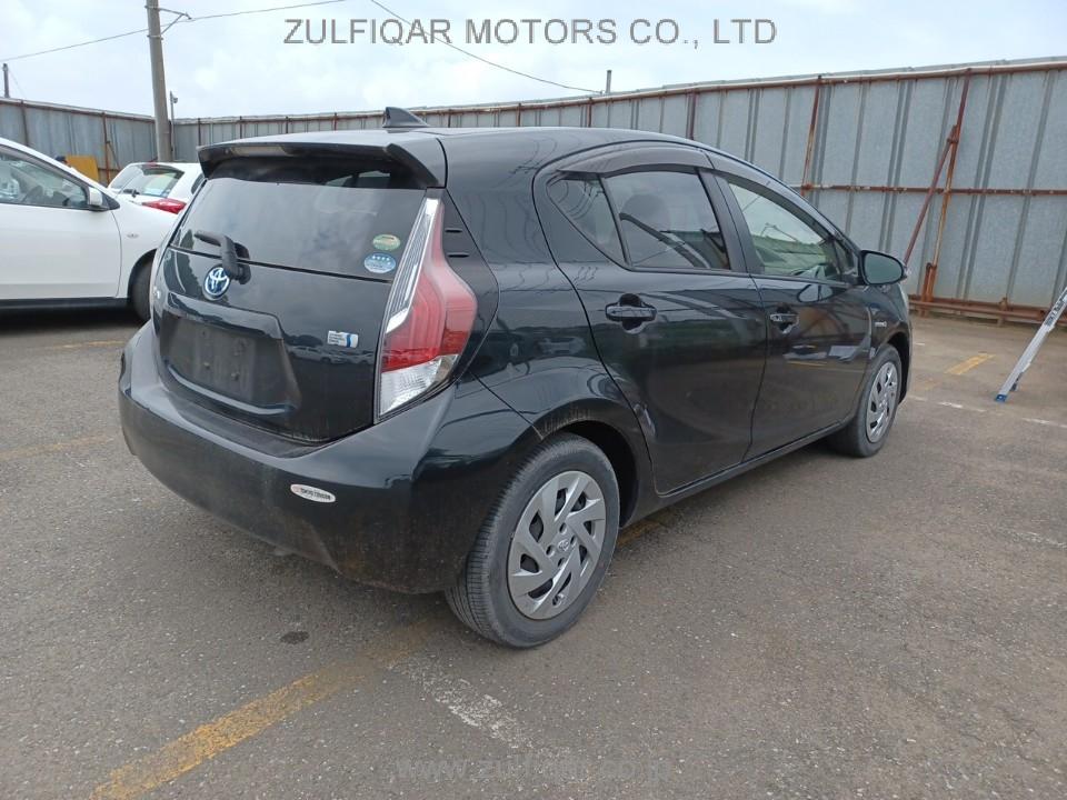 TOYOTA AQUA 2017 Image 2