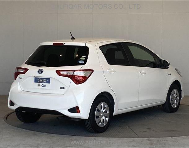 TOYOTA VITZ 2018 Image 2