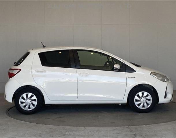 TOYOTA VITZ 2018 Image 12