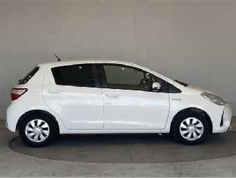 TOYOTA VITZ 2018 Image 12