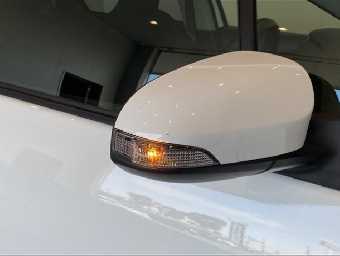 TOYOTA VITZ 2018 Image 14