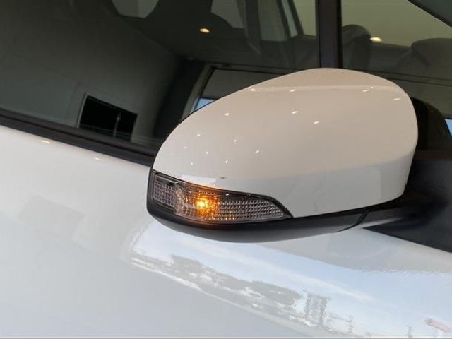 TOYOTA VITZ 2018 Image 20