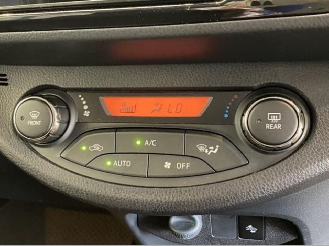 TOYOTA VITZ 2018 Image 22