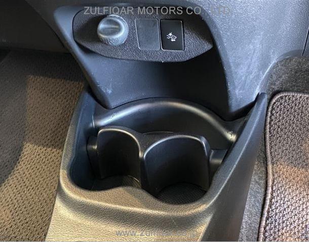 TOYOTA VITZ 2018 Image 27