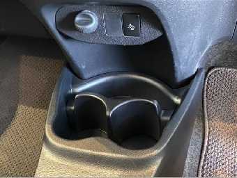 TOYOTA VITZ 2018 Image 21