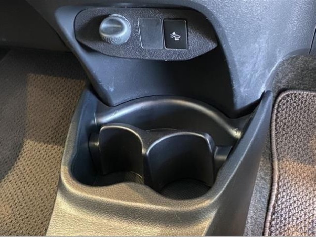 TOYOTA VITZ 2018 Image 27