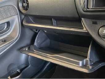 TOYOTA VITZ 2018 Image 23