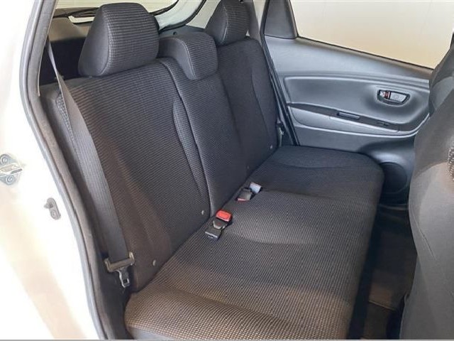 TOYOTA VITZ 2018 Image 32