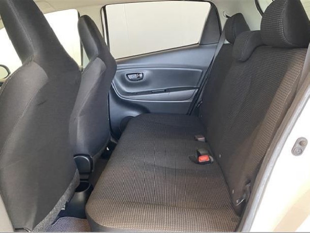 TOYOTA VITZ 2018 Image 33