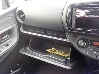 TOYOTA VITZ 2018 Image 32