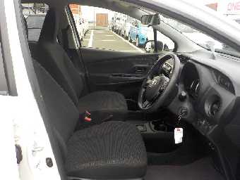 TOYOTA VITZ 2018 Image 33