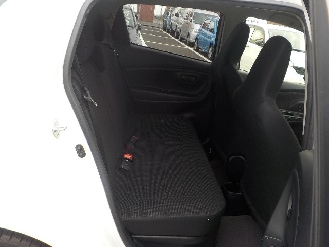 TOYOTA VITZ 2018 Image 40