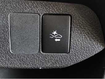 TOYOTA VITZ 2018 Image 5