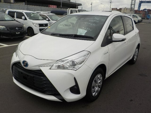 TOYOTA VITZ 2018 Image 42