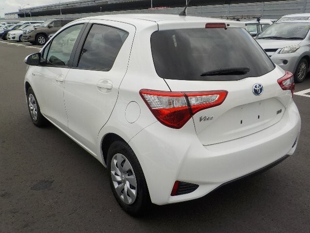 TOYOTA VITZ 2018 Image 45