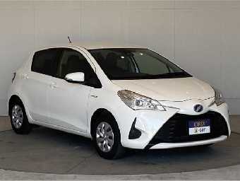 TOYOTA VITZ 2018 Image 9