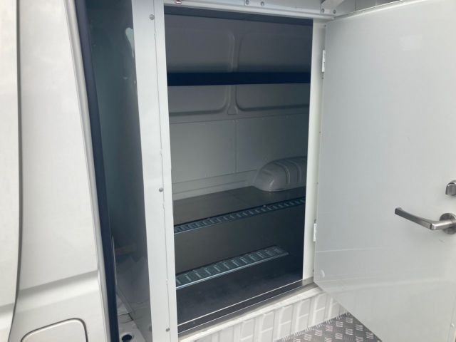 TOYOTA HIACE 2016 Image 19