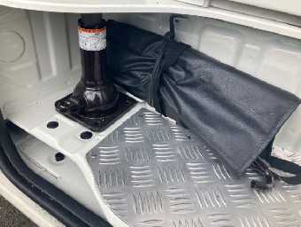 TOYOTA HIACE 2016 Image 15