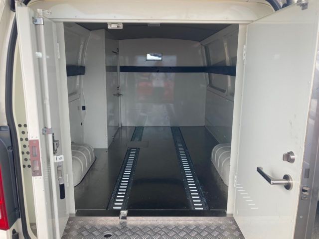 TOYOTA HIACE 2016 Image 23