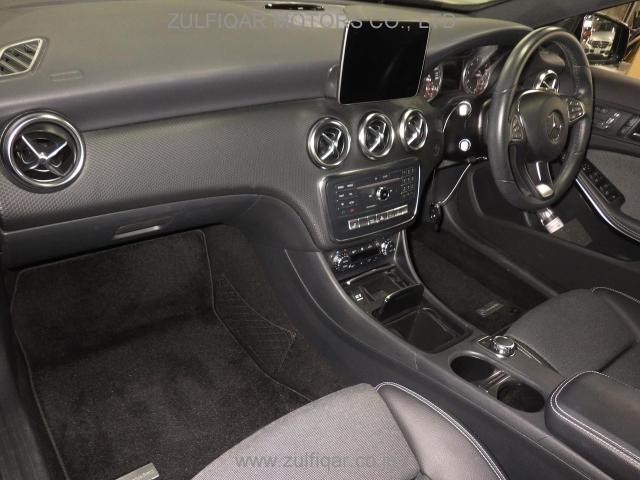 MERCEDES BENZ A CLASS 2018 Image 3