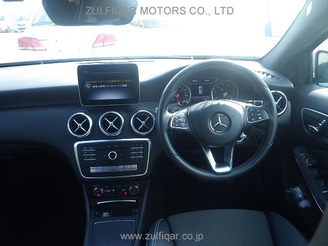 MERCEDES BENZ A CLASS 2018 Image 4