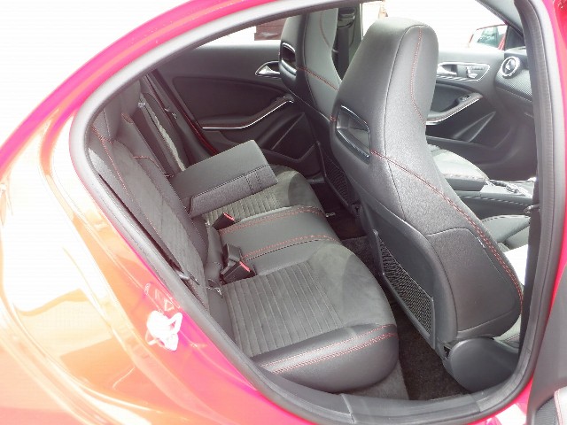 MERCEDES BENZ A CLASS 2017 Image 21