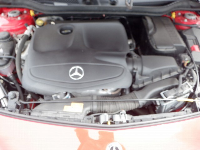 MERCEDES BENZ A CLASS 2017 Image 28