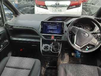 TOYOTA VOXY 2018 Image 2