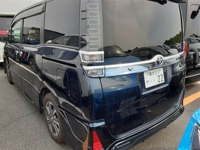 TOYOTA VOXY 2018 Image 24