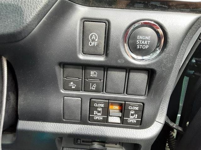 TOYOTA VOXY 2018 Image 26