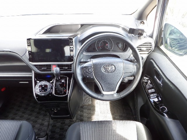 TOYOTA VOXY 2018 Image 29