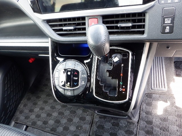 TOYOTA VOXY 2018 Image 31