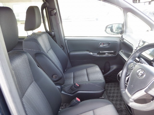 TOYOTA VOXY 2018 Image 32