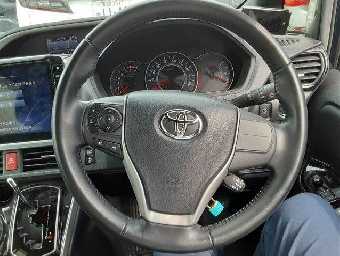 TOYOTA VOXY 2018 Image 6