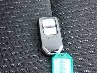 HONDA FIT HYBRID 2017 Image 8