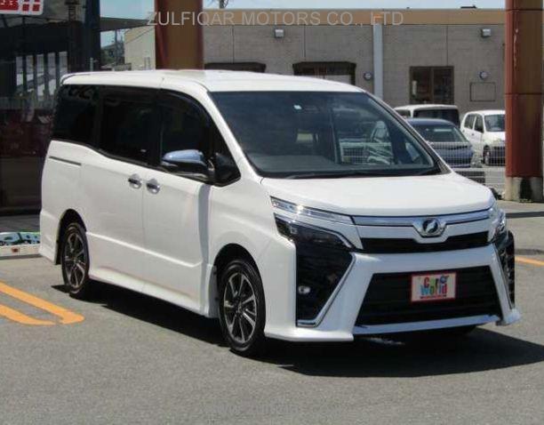 TOYOTA VOXY 2018 Image 2