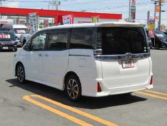 TOYOTA VOXY 2018 Image 3