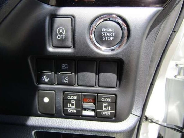 TOYOTA VOXY 2018 Image 22