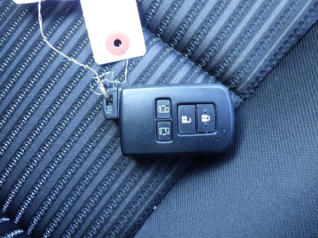 TOYOTA VOXY 2018 Image 26