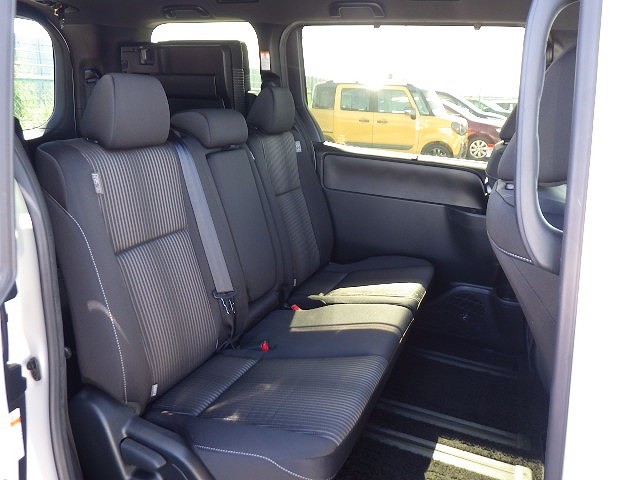 TOYOTA VOXY 2018 Image 28